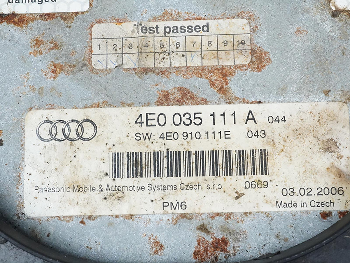 04-10 Audi A8 A8L D3 Glove Box CD Changer Audio Compartment 4E0035111A OEM