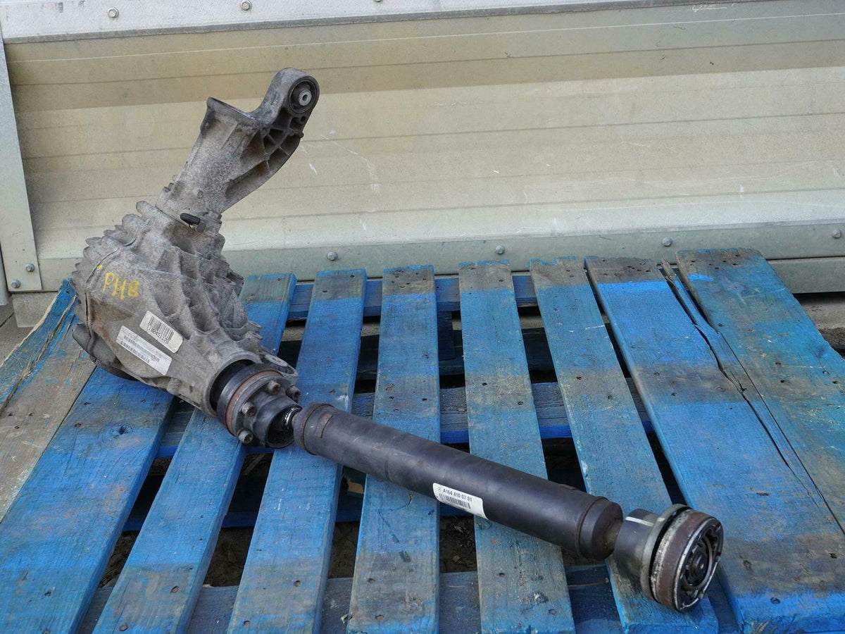06-11 Mercedes W251 R350 4MATIC Front Differential Carrier A1643302602 OEM