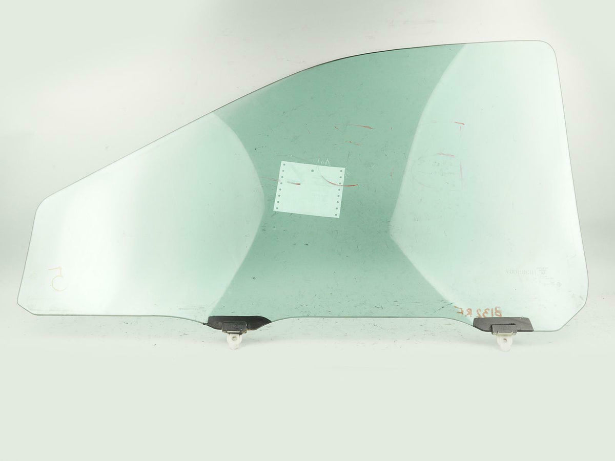 1998 - 2003 Toyota Sienna Door Window Glass Front Passenger 681010804083 OEM