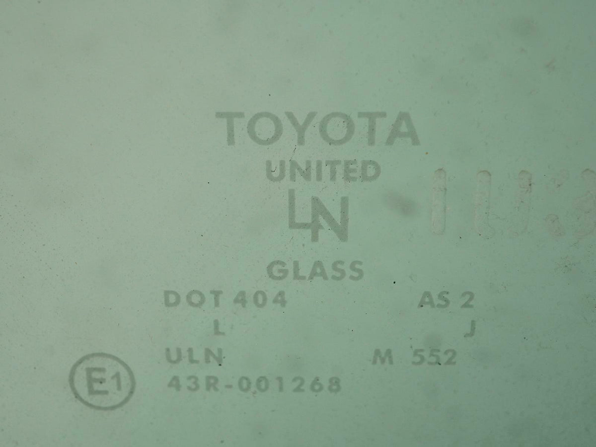 1998 - 2003 Toyota Sienna Door Window Glass Front Passenger 681010804083 OEM