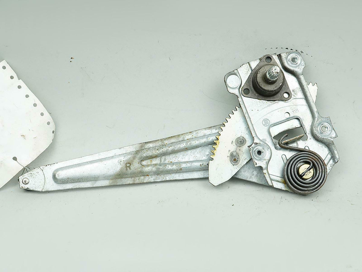 1998 - 2002 Toyota Corolla Manual Window Regulator Right Passenger Rh Rear OEM