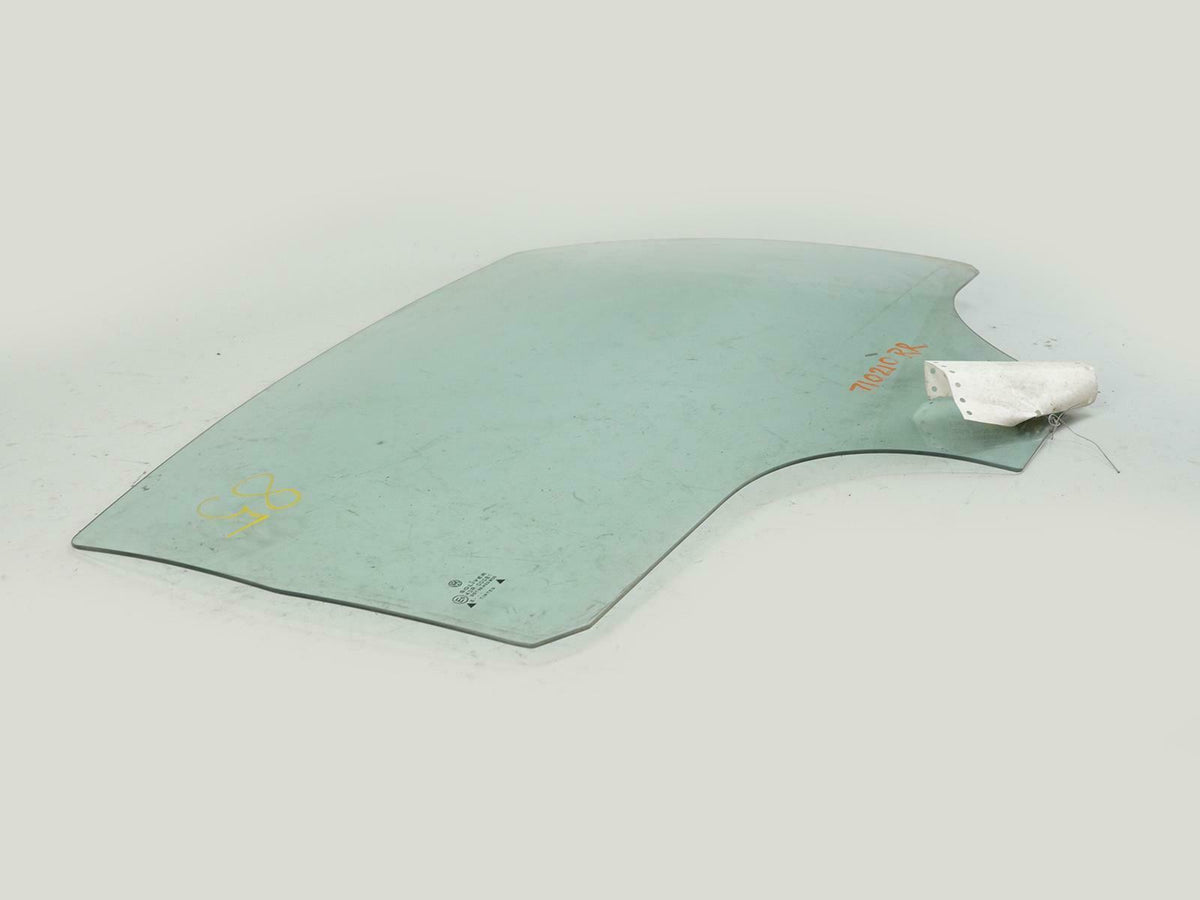 1998 - 2005 Volkswagen Passat Sedan Glass Window Door Rear Right 3B5845026 OEM