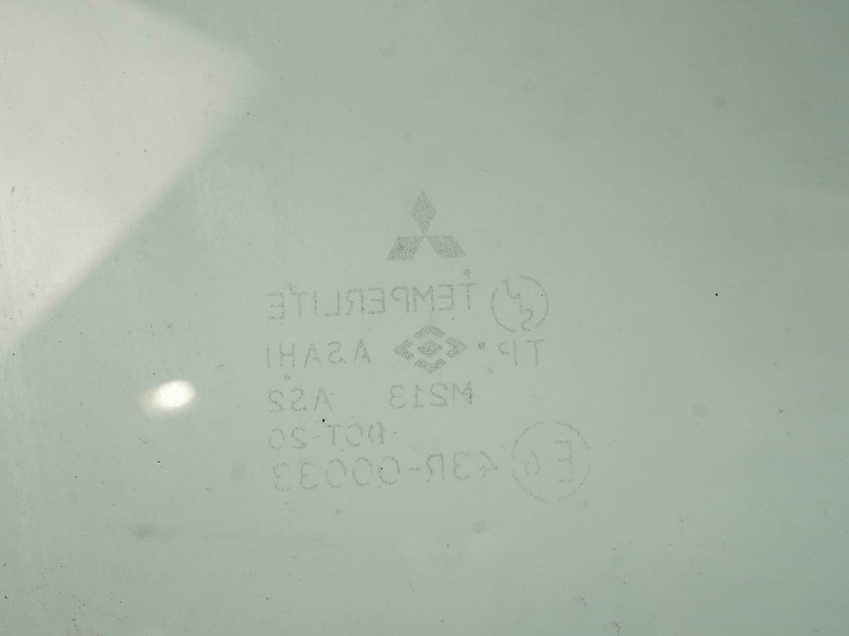 1997 - 2002 Mitsubishi Mirage 2dr Door Window Glass Front Passenger MR236668 OEM