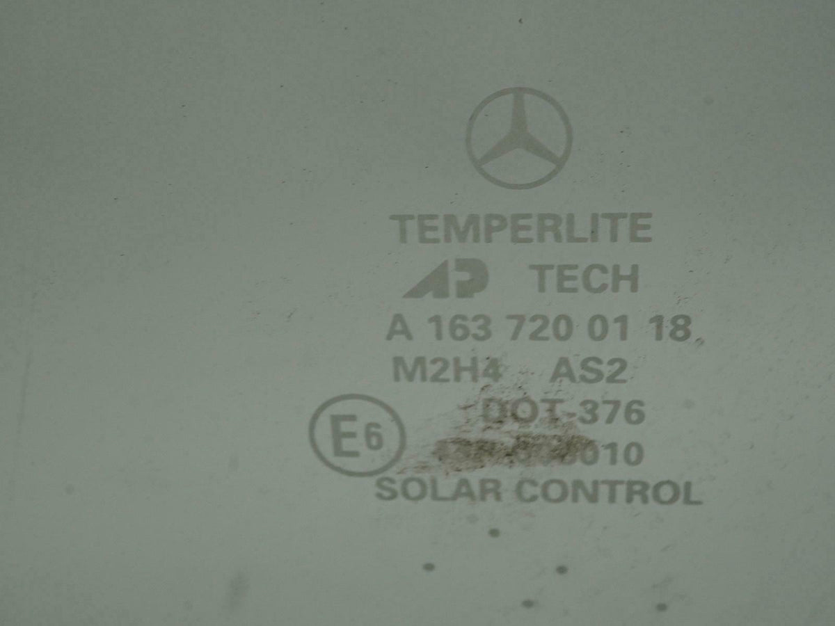 98-05 Mercedes ML320 ML430 W163 Door Window Glass Front Right 1637200118 OEM