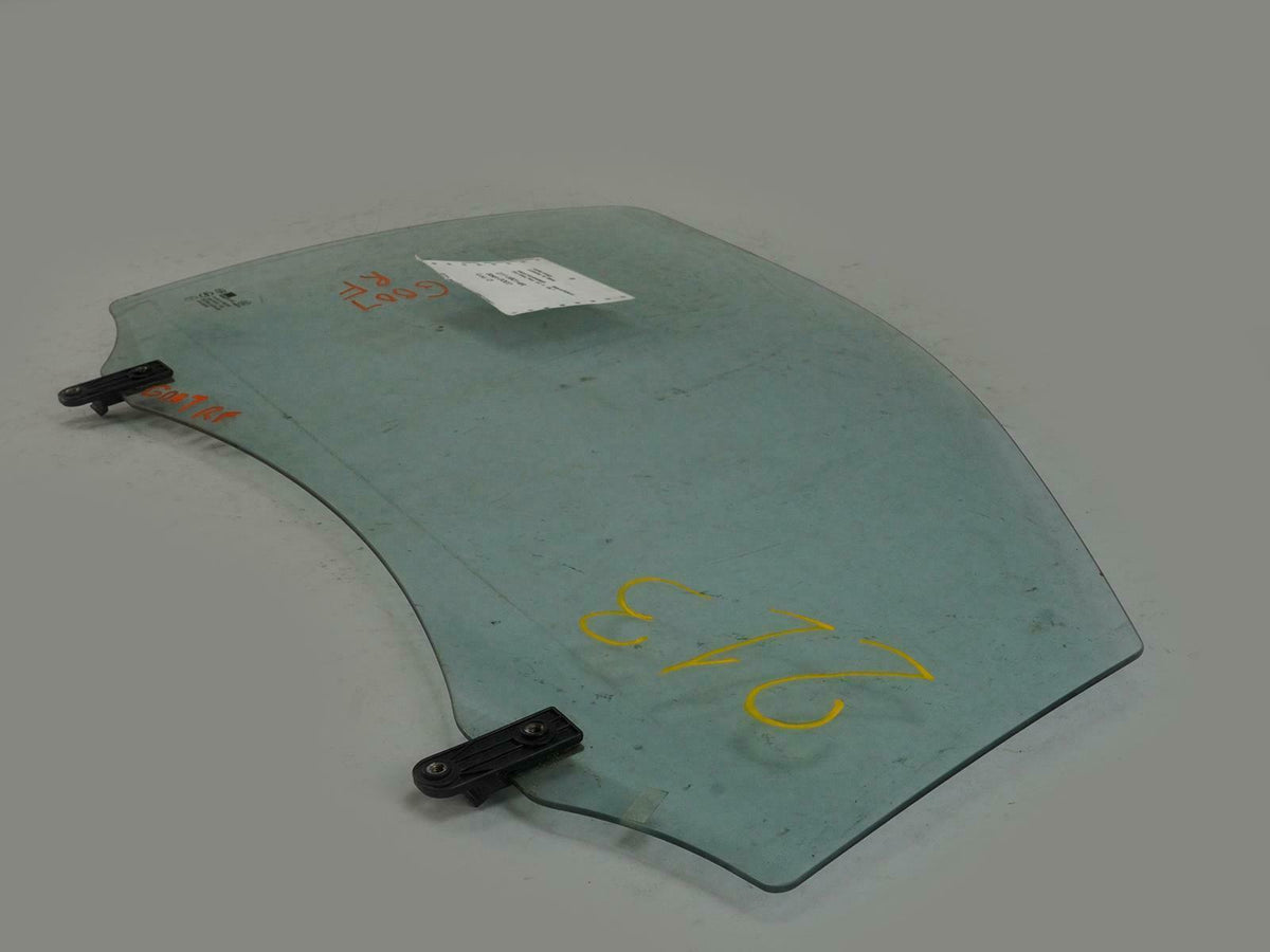 2003 - 2009 Kia Sorento 4dr Door Glass Window Front Passenger 824213E010 OEM