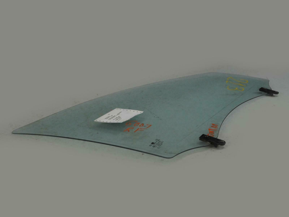 2003 - 2009 Kia Sorento 4dr Door Glass Window Front Passenger 824213E010 OEM
