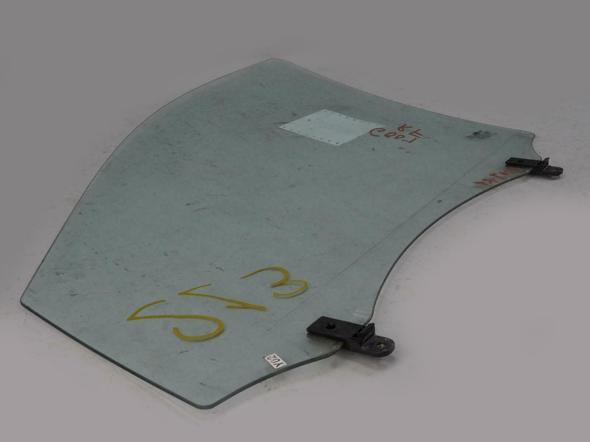 2003 - 2009 Kia Sorento 4dr Door Glass Window Front Passenger 824213E010 OEM