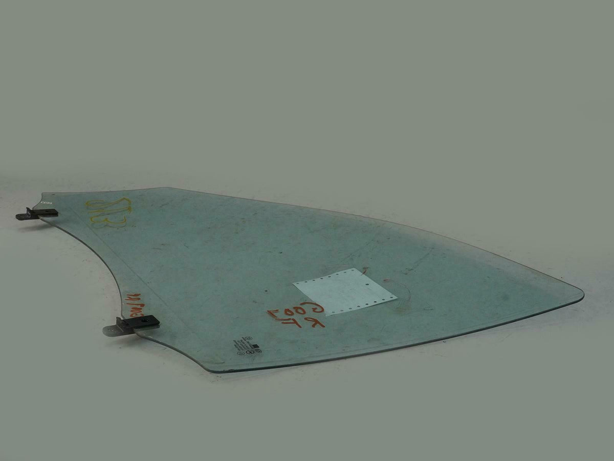 2003 - 2009 Kia Sorento 4dr Door Glass Window Front Passenger 824213E010 OEM