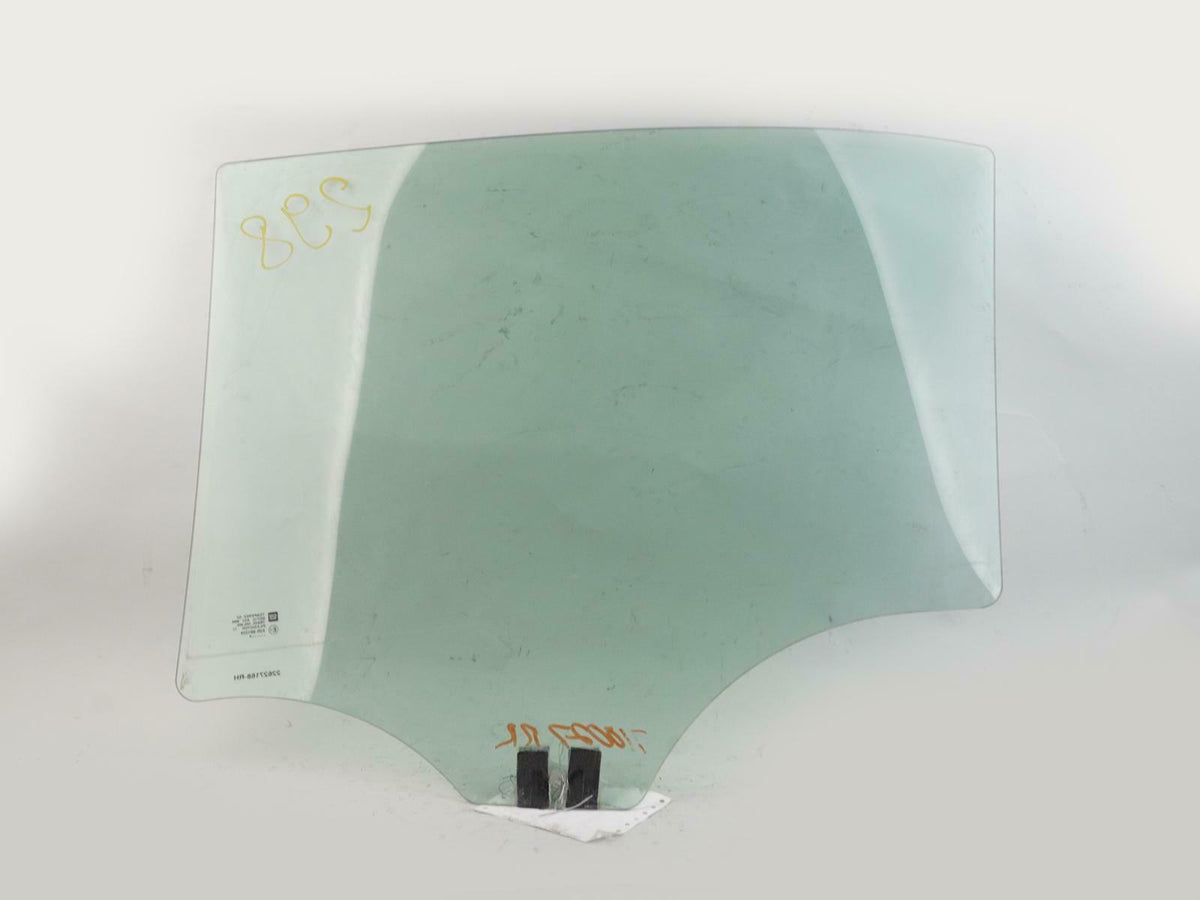 2004 - 2008 Chevrolet Malibu 4dr Door Window Glass Rear Passenger 22627168 OEM