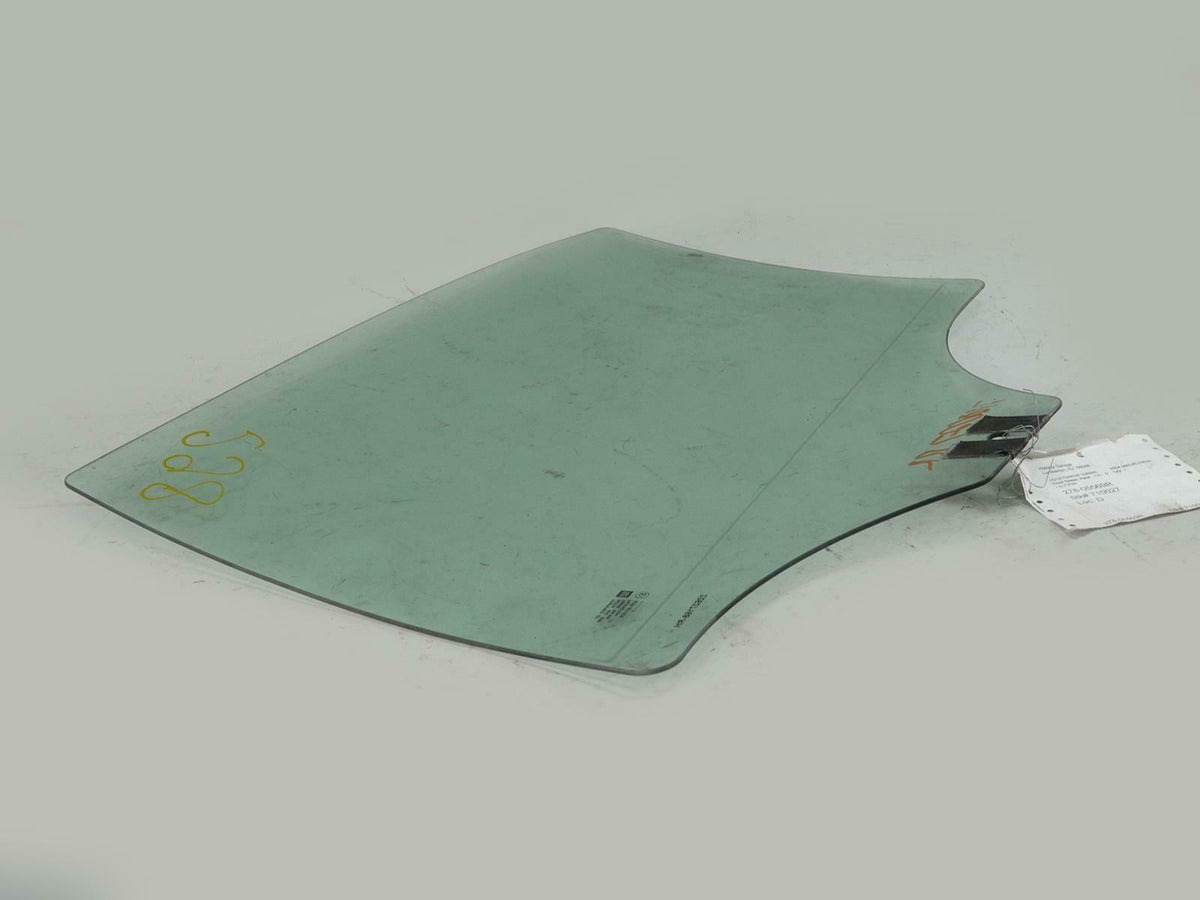 2004 - 2008 Chevrolet Malibu 4dr Door Window Glass Rear Passenger 22627168 OEM