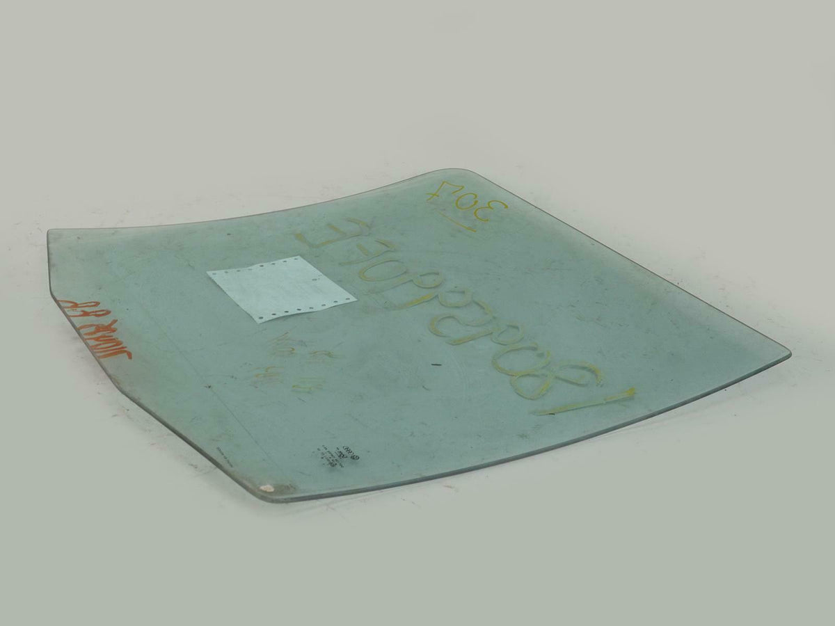 1993 - 1999 Volkswagen Jetta 4dr Door Window Glass Rear Passenger 1HM845206 OEM