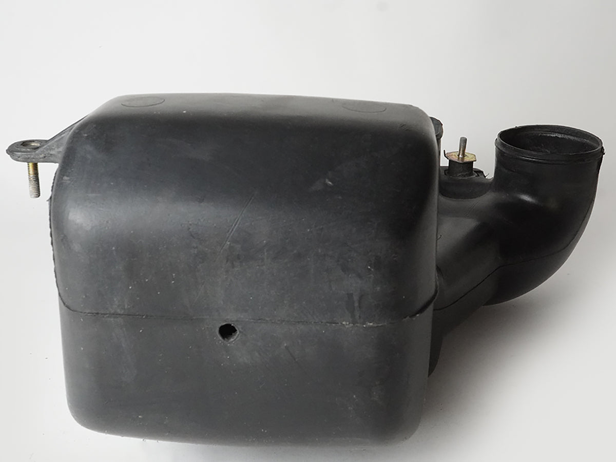 2001 - 2003 Subaru Legacy 3.0L Engine Air Intake Cleaner Wing Canister Inner