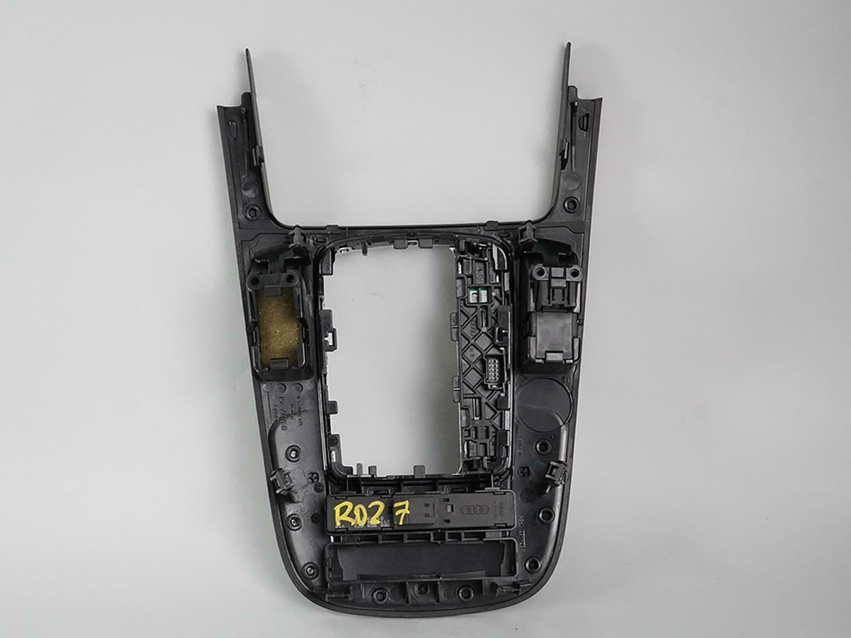 2009 - 2011 Audi Q5 8R Transmission Shifter Boot Knob Trim Bezel 8K0864261 OEM