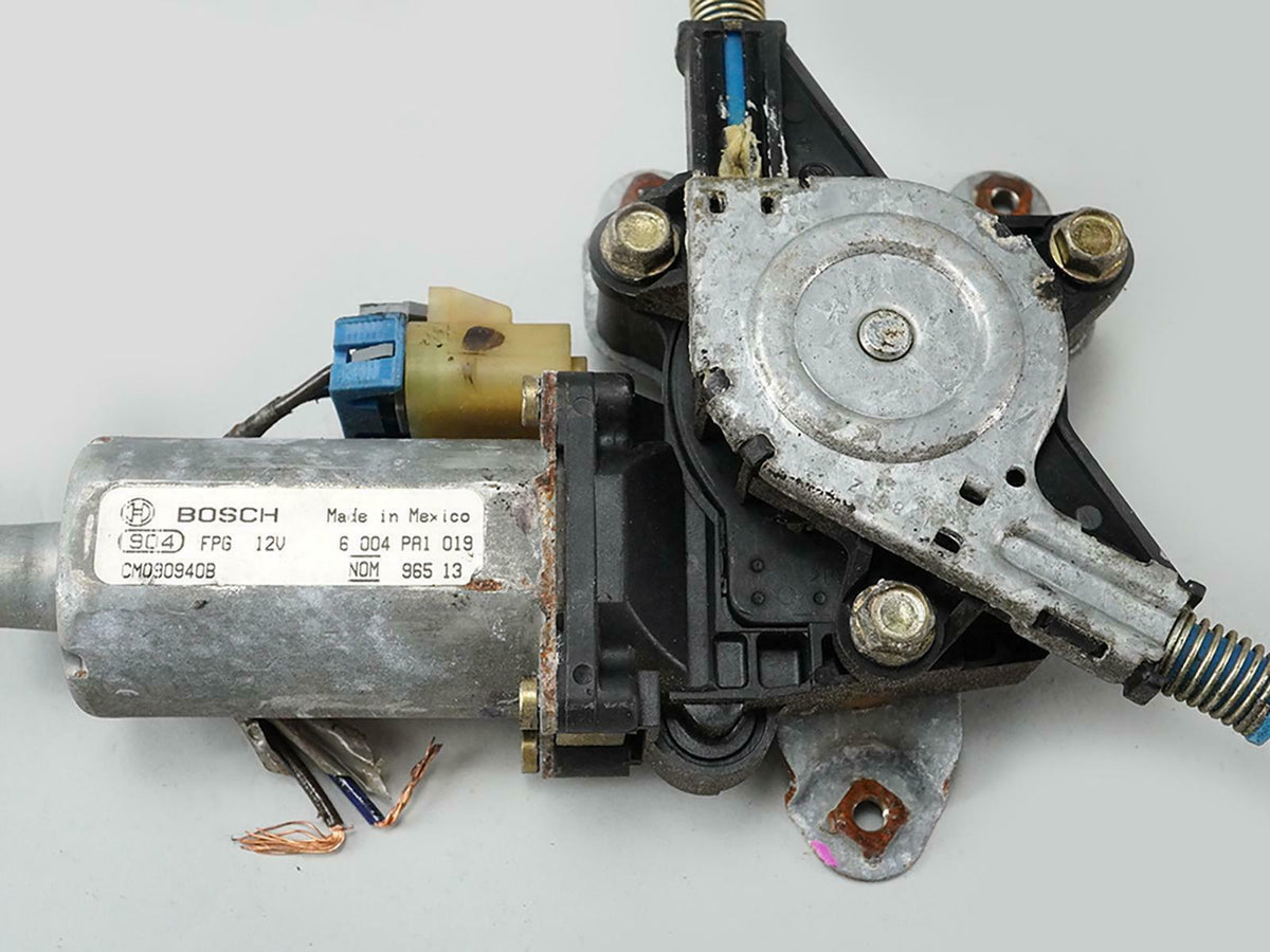 00-05 Chevrolet Impala Power Window Regulator Motor Front Right 6004PA1019 OEM