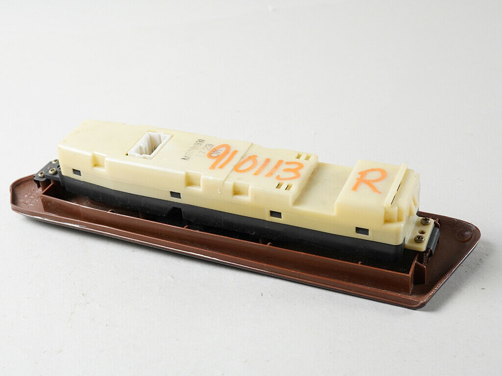 1997 - 2004 Mitsubishi Diamante Window Switch Rh Interior Unit Mr168428 OEM