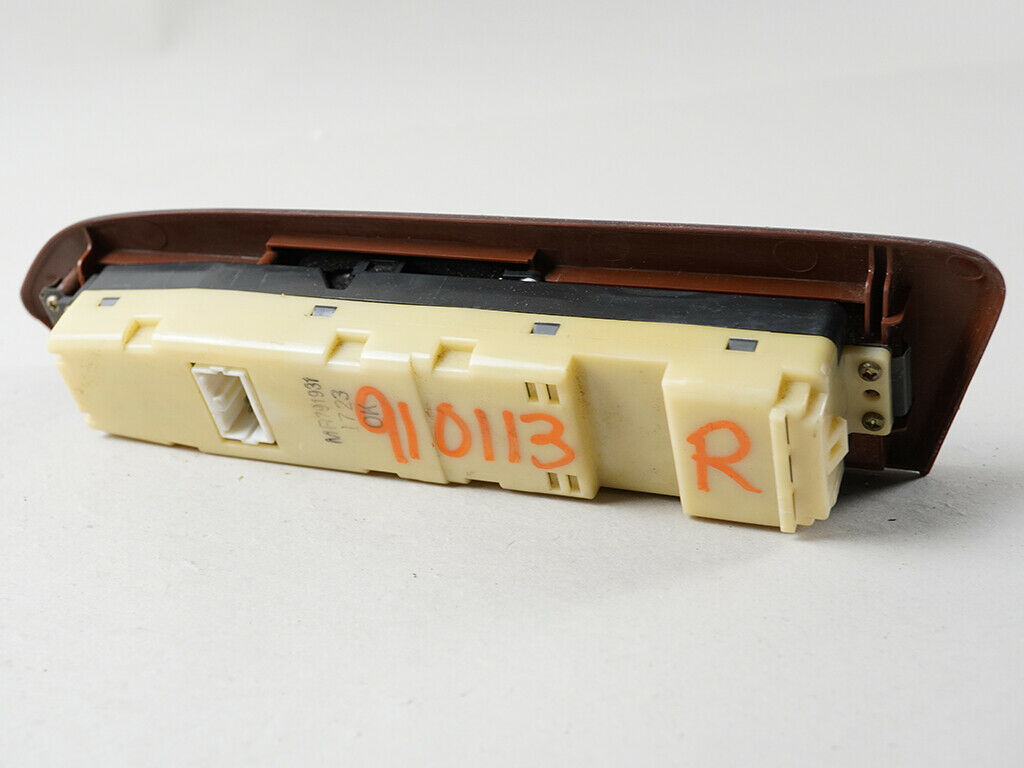 1997 - 2004 Mitsubishi Diamante Window Switch Rh Interior Unit Mr168428 OEM