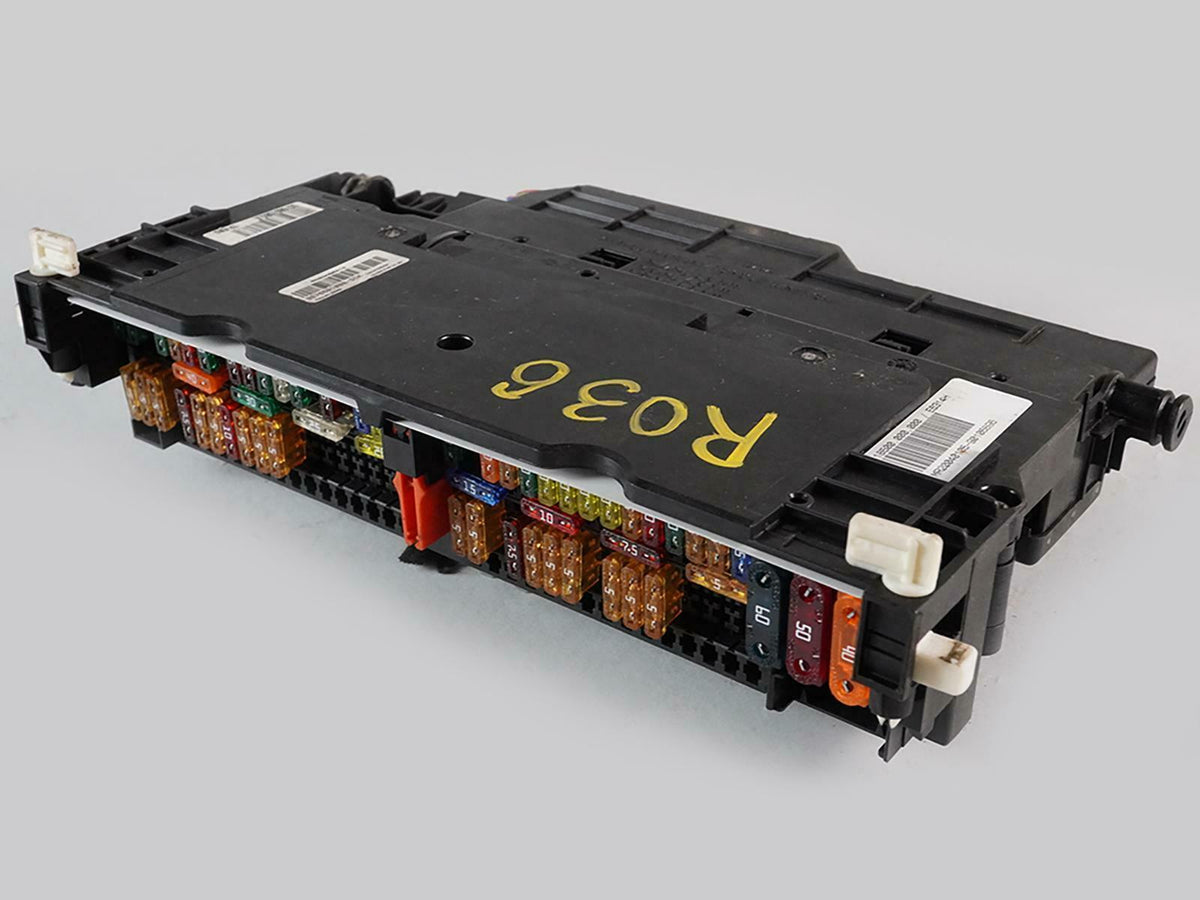 2004 - 2006 Bmw X3 E83 Fuse Relay Box Board Distribution Panel Unit OEM