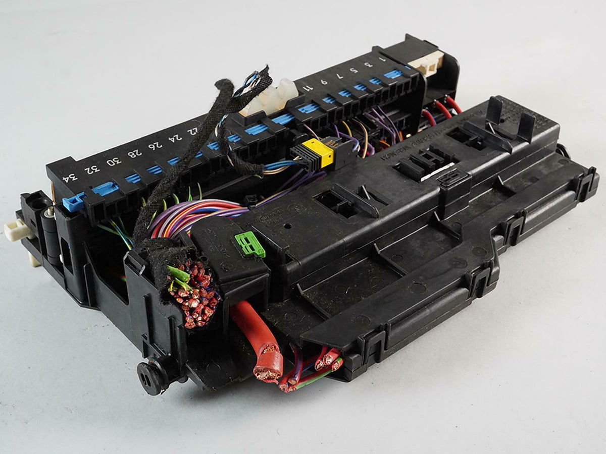 2004 - 2006 Bmw X3 E83 Fuse Relay Box Board Distribution Panel Unit OEM