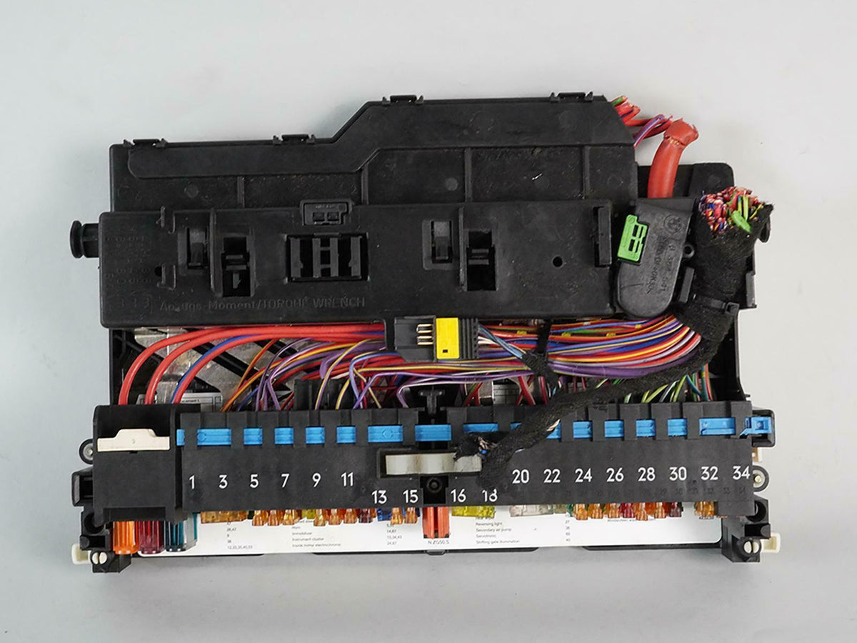 2004 - 2006 Bmw X3 E83 Fuse Relay Box Board Distribution Panel Unit OEM