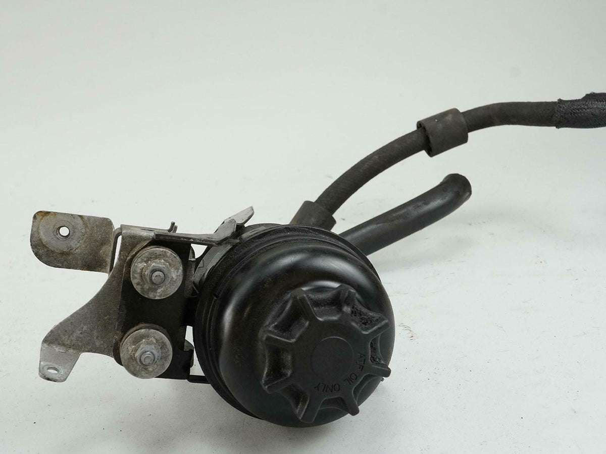 2004 - 2007 Bmw 5 Series E60 Power Rack Pinion Reservoir Fluid Tank Unit OEM