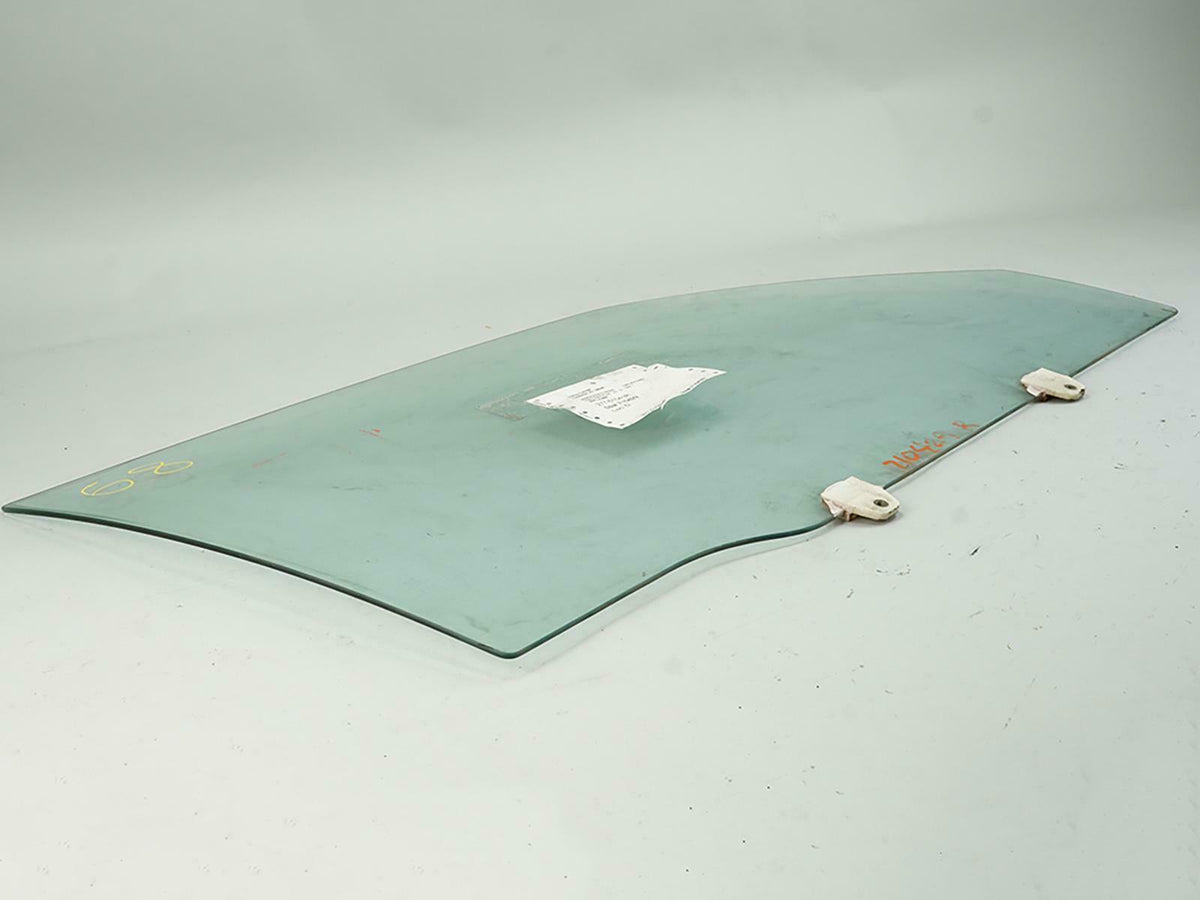 1982-1985 Honda Accord Hatchback Door Glass window Front Right 75350SA5760 OEM