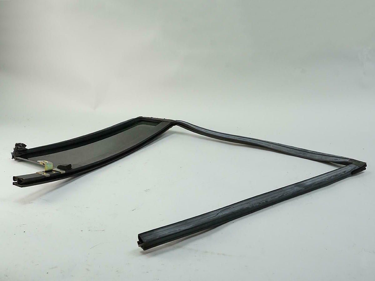 2004 - 2008 Chrysler Pacifica Door Vent Glass Window Rear Left DV10441YPN OEM