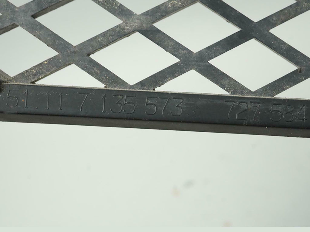  2006 - 2008 BMW 7 SERIES E65 LOWER BUMPER GRILLE CENTER FRONT 51117135573 OEM, used