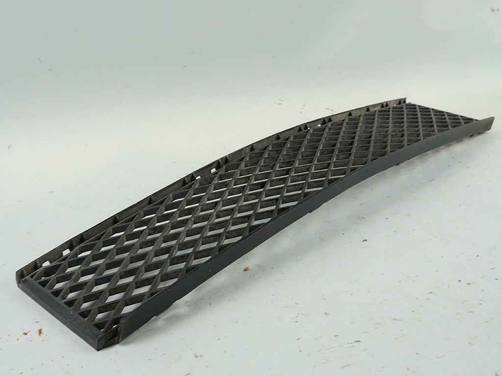  2006 - 2008 BMW 7 SERIES E65 LOWER BUMPER GRILLE CENTER FRONT 51117135573 OEM, price