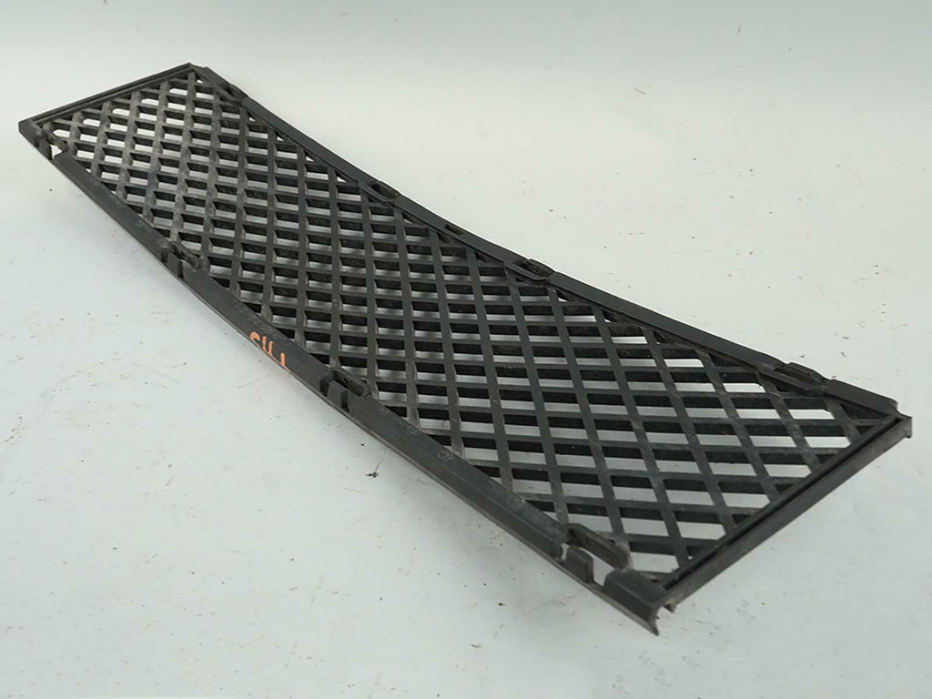  2006 - 2008 BMW 7 SERIES E65 LOWER BUMPER GRILLE CENTER FRONT 51117135573 OEM, used
