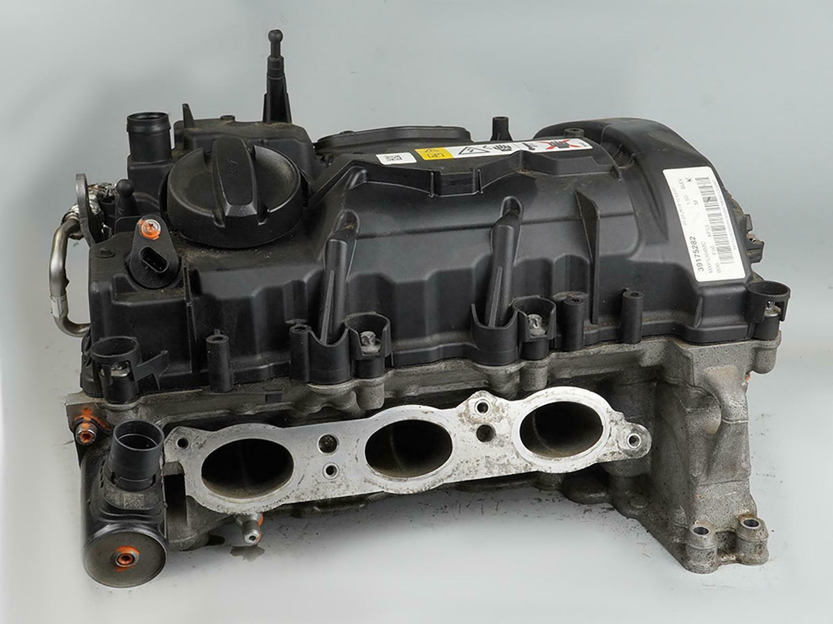 04 - 07 BMW 5 Series E60 525I 2.5L Cylinder Head Valve Cover 8678432 OEM