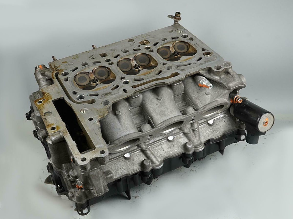 04 - 07 BMW 5 Series E60 525I 2.5L Cylinder Head Valve Cover 8678432 OEM