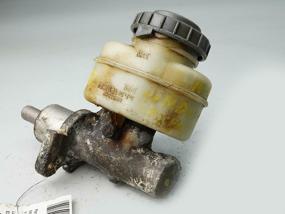 99-04 Honda Odyssey EX 3.5 Liter AT Brake Master Cylinder W Reservoir OEM