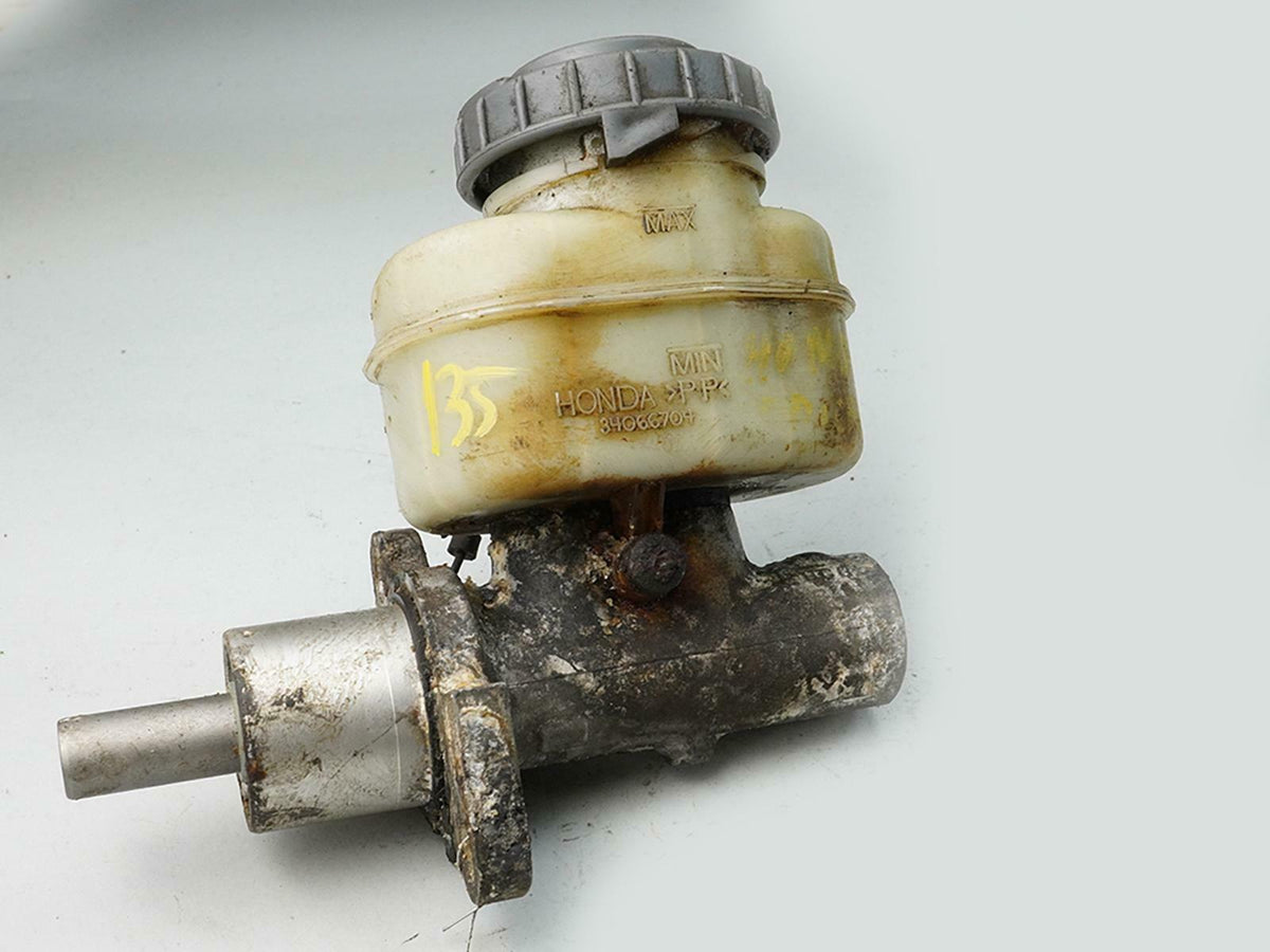 99-04 Honda Odyssey EX 3.5 Liter AT Brake Master Cylinder W Reservoir OEM