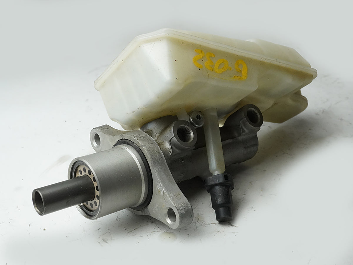 2006 - 2013 Volvo C70 Convertible Power Brake Cylinder Master W Reservoir OEM