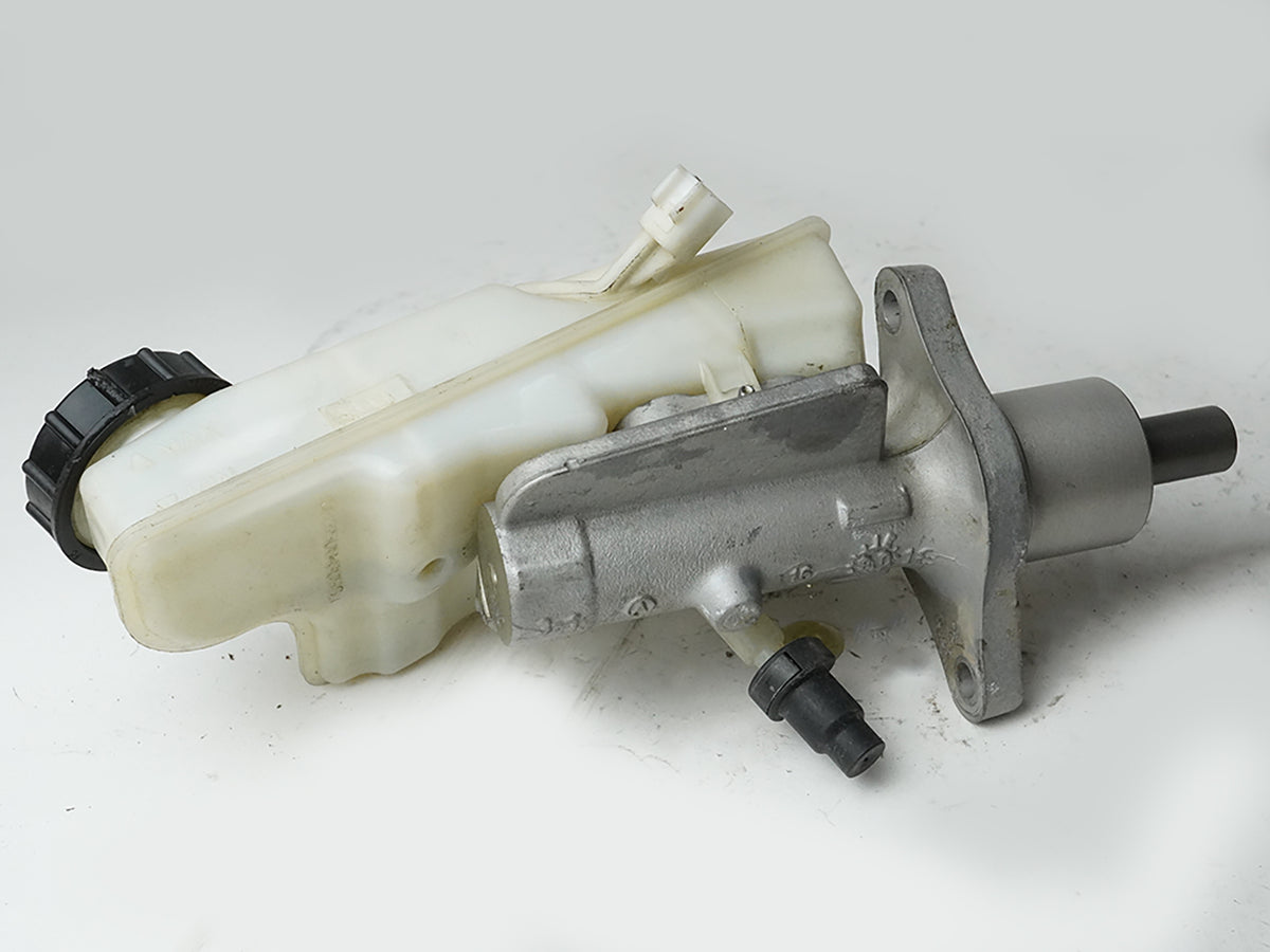 2006 - 2013 Volvo C70 Convertible Power Brake Cylinder Master W Reservoir OEM