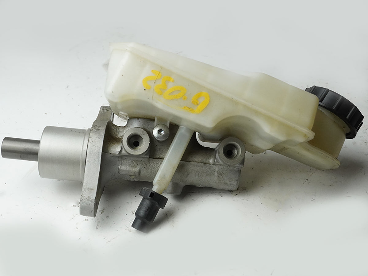 2006 - 2013 Volvo C70 Convertible Power Brake Cylinder Master W Reservoir OEM