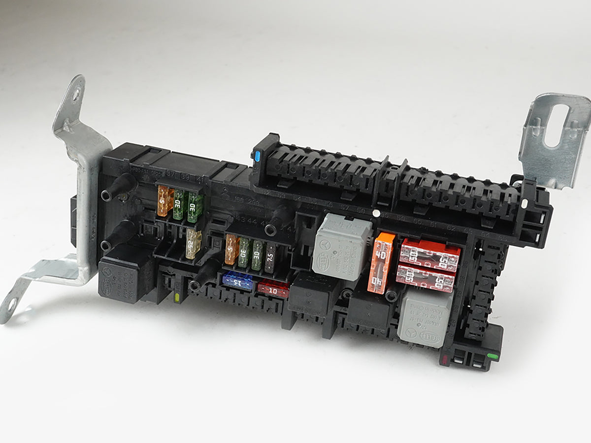 2010 - 2013 Mercedes Benz E Class W212 Sam Fuse Relay Box Control Module OEM