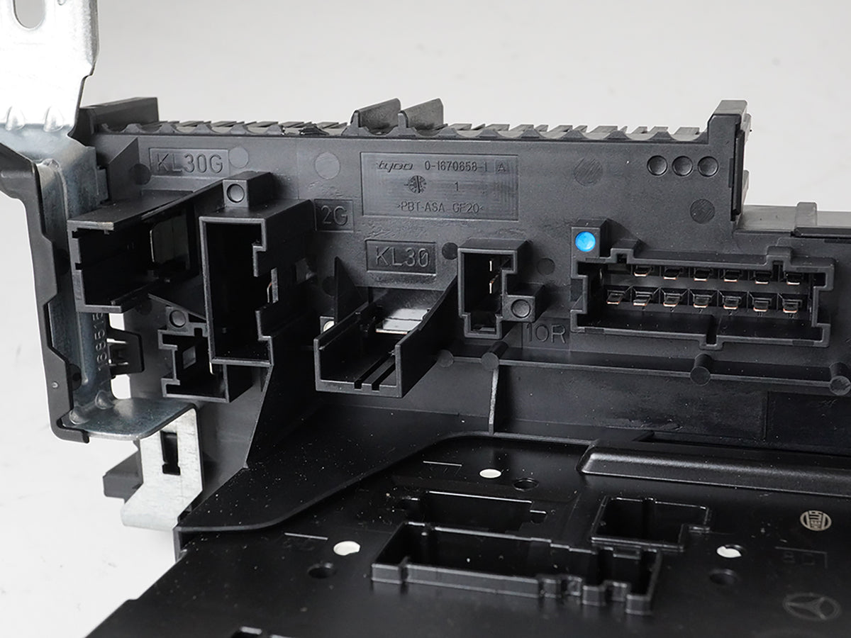 2010 - 2013 Mercedes Benz E Class W212 Sam Fuse Relay Box Control Module OEM