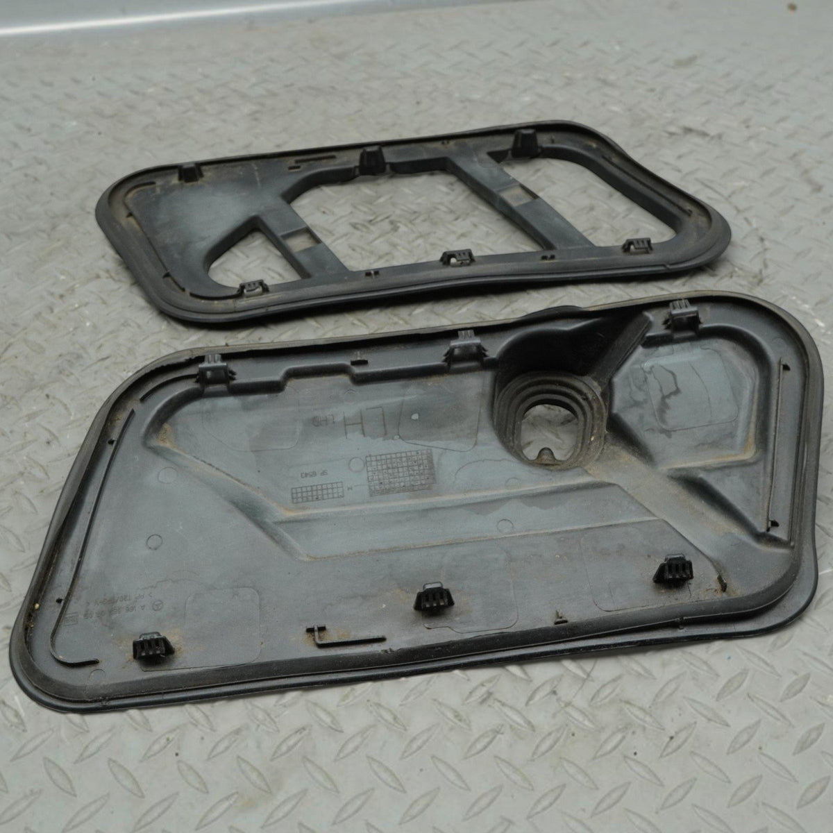 17-19 Mercedes GLS550 GLS450 X166 Hood Bonnet Grille Cover LH RH A1668800805 OEM