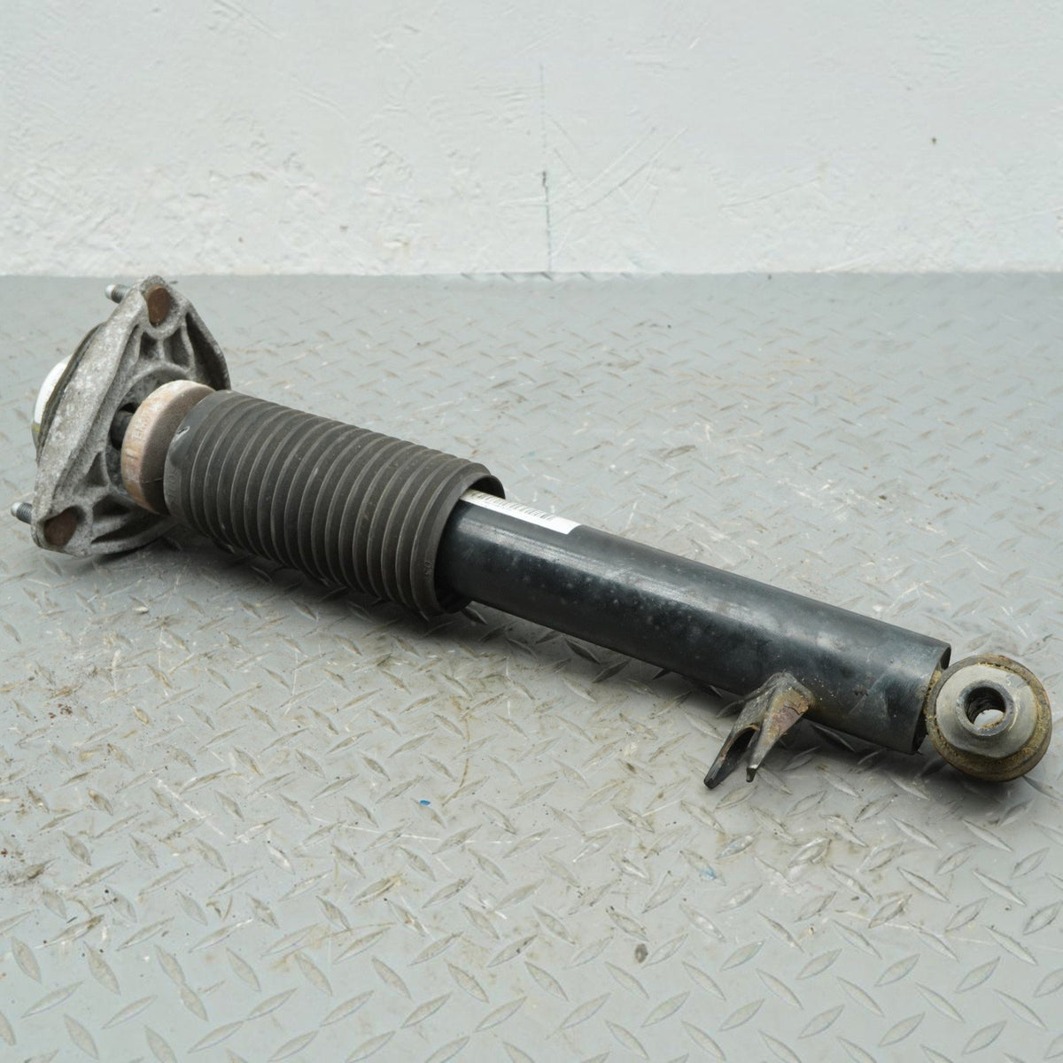 14-18 BMW X5 F15 Left LH Rear Strut Shock Suspension Absorber 33526867865 OEM