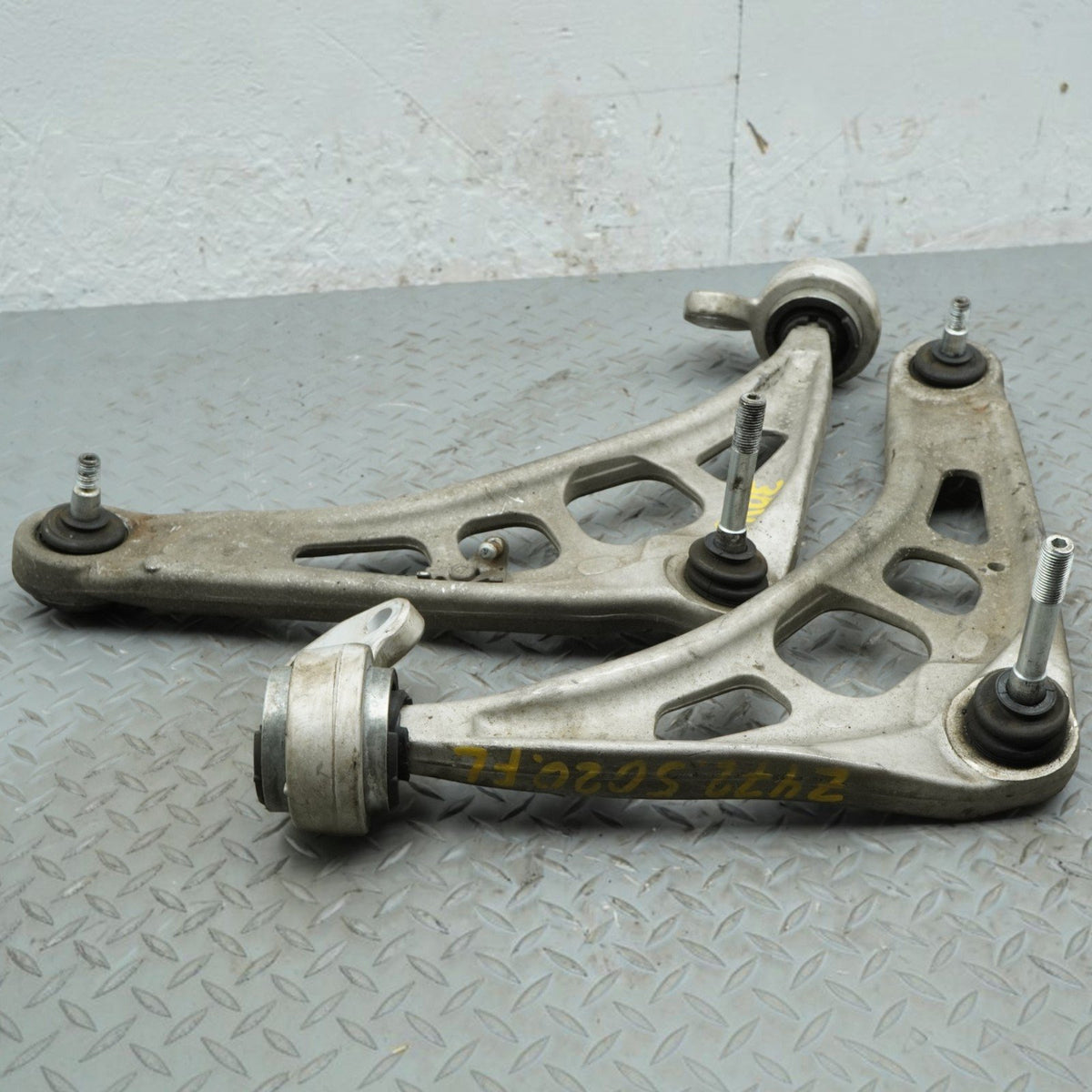 99-06 BMW 320 323 325 328 330 E46 Front Right Left Lower Control Arm 31126758519
