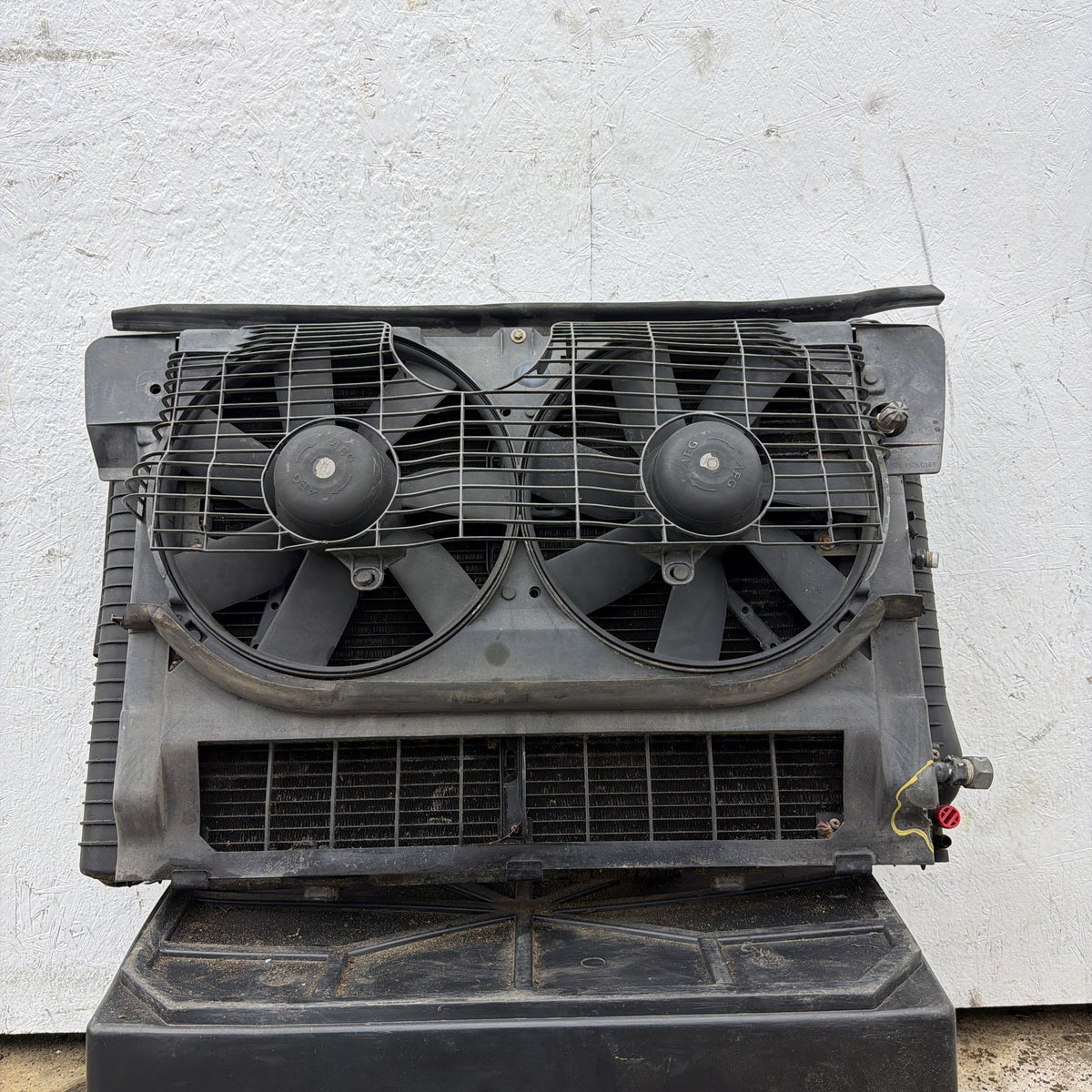 94-99 Mercedes S420 S500 W140 Radiator Fan Cooling Assembly A1405001403 OEM