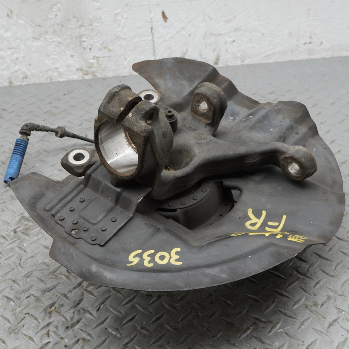 99-06 BMW 320 323 325 328 330 E46 Right Front Spindle Knuckle 31211096430 OEM