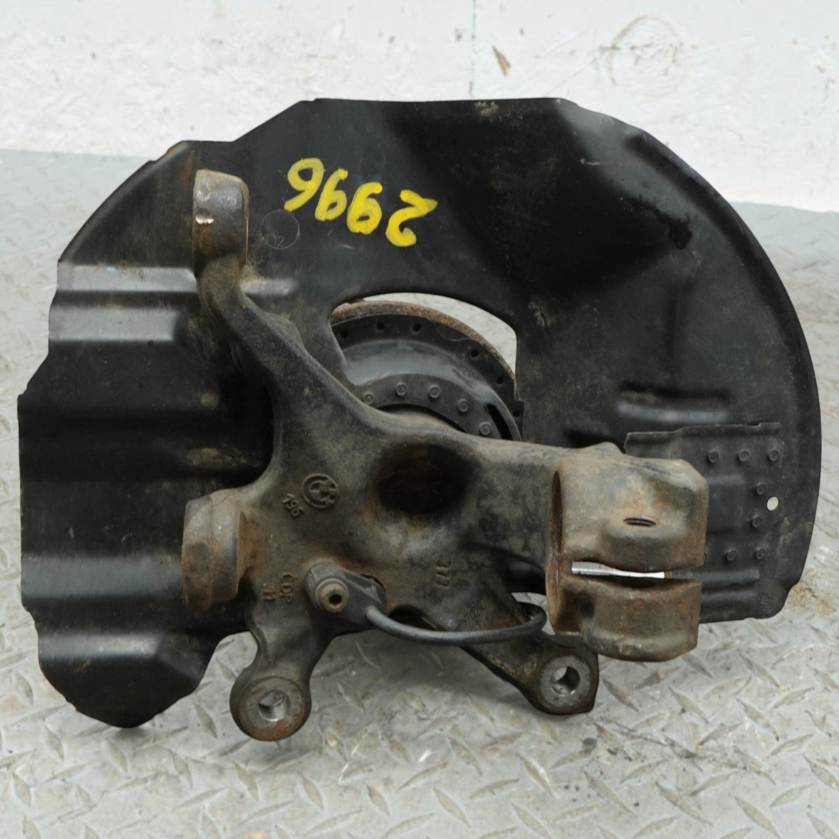 99-06 BMW 320 323 325 328 330 E46 Right Front Spindle Knuckle 31211096430 OEM
