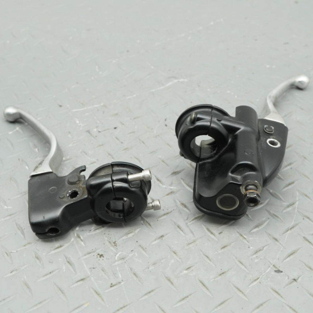 12-13 Harley-Davidson FLHTC Electra Glide Classic Handlebar Clutch Lever Brake