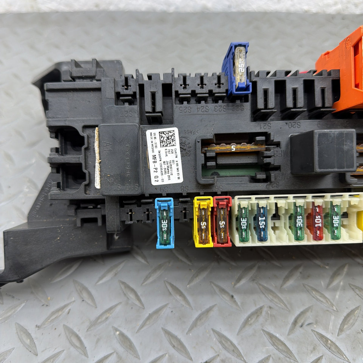 13-16 Mercedes GL350 GL450 GL550 GL63 X166 Engine Fuse Relay Box A1669063801 OEM