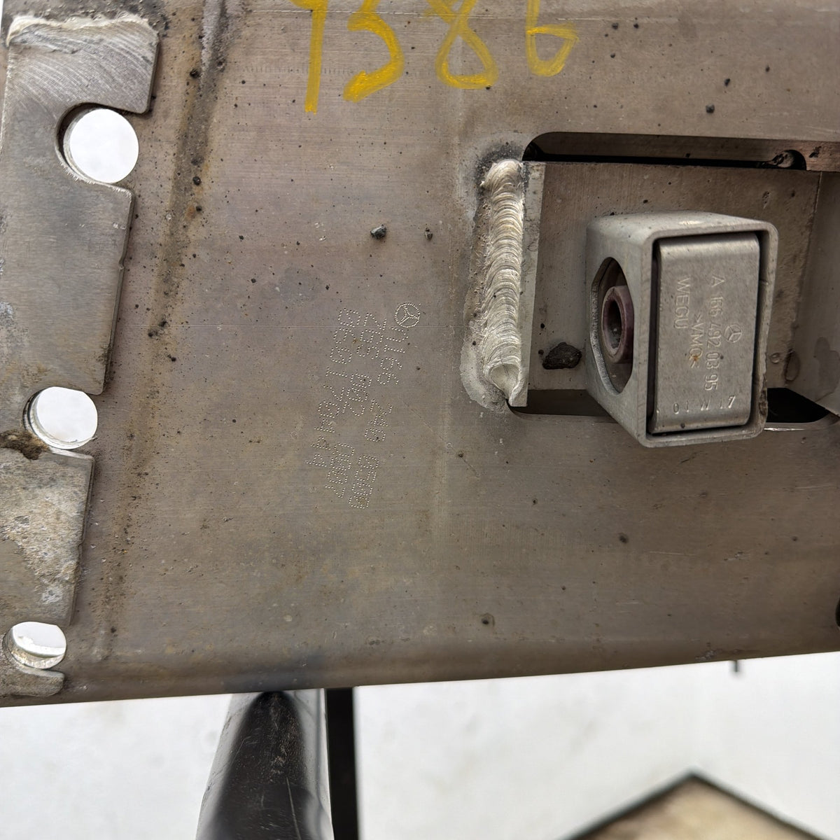 16-19 Mercedes GLE350 GLS450 GLS550 X166 Transmission Mount Bracket A1662400500