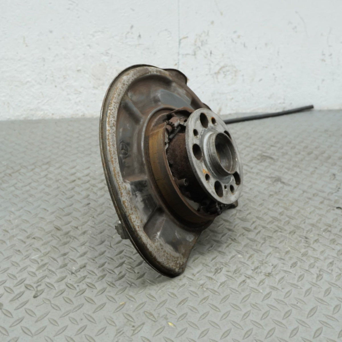 03-09 Mercedes E550 E300 E320 E350 W211 Rear Left Steering Knuckle 2113570308