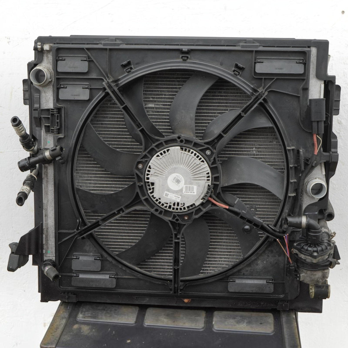 14-18 BMW X5 F15 4.4L Radiator AC Condenser Fan Shroud Cooling 17427634472 OEM