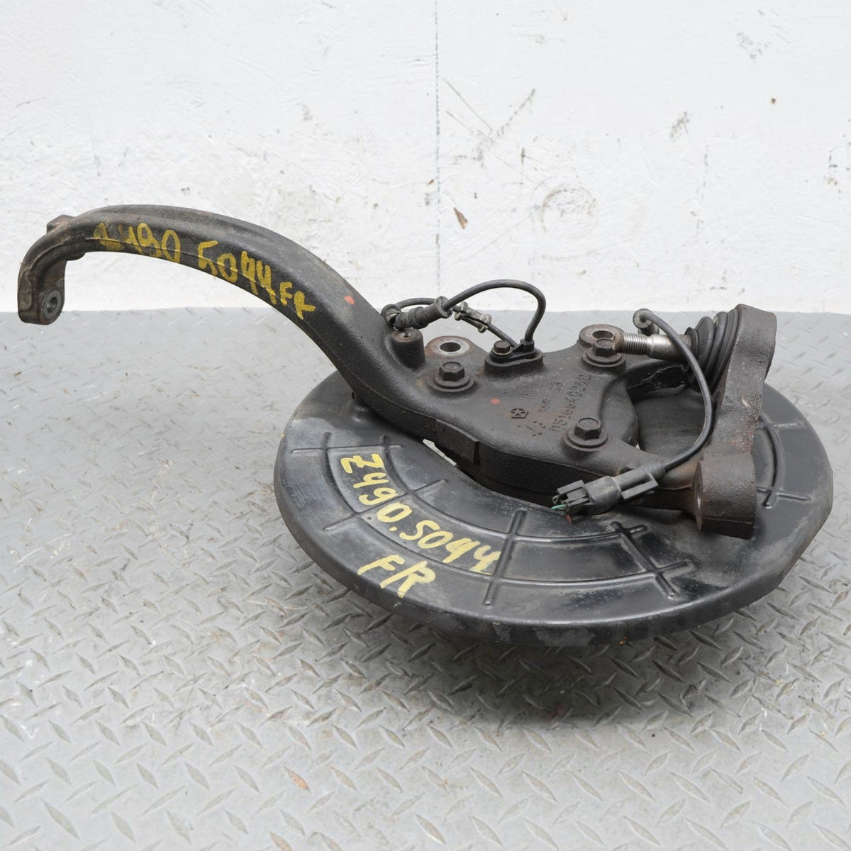 12-23 Dodge Challenger RWD 5.7L Spindle Knuckle Hub Front Right RH 05168402AD